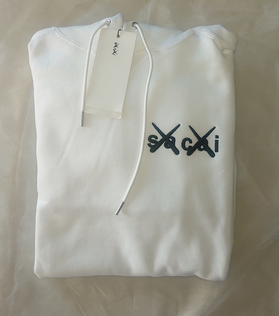 新品未使用◆サイズ3◆sacai × KAWS Embroidery Hoodie White/Black Lサイズ◆サカイ カウズ パーカー スウェット フーディー Carhartt_画像1