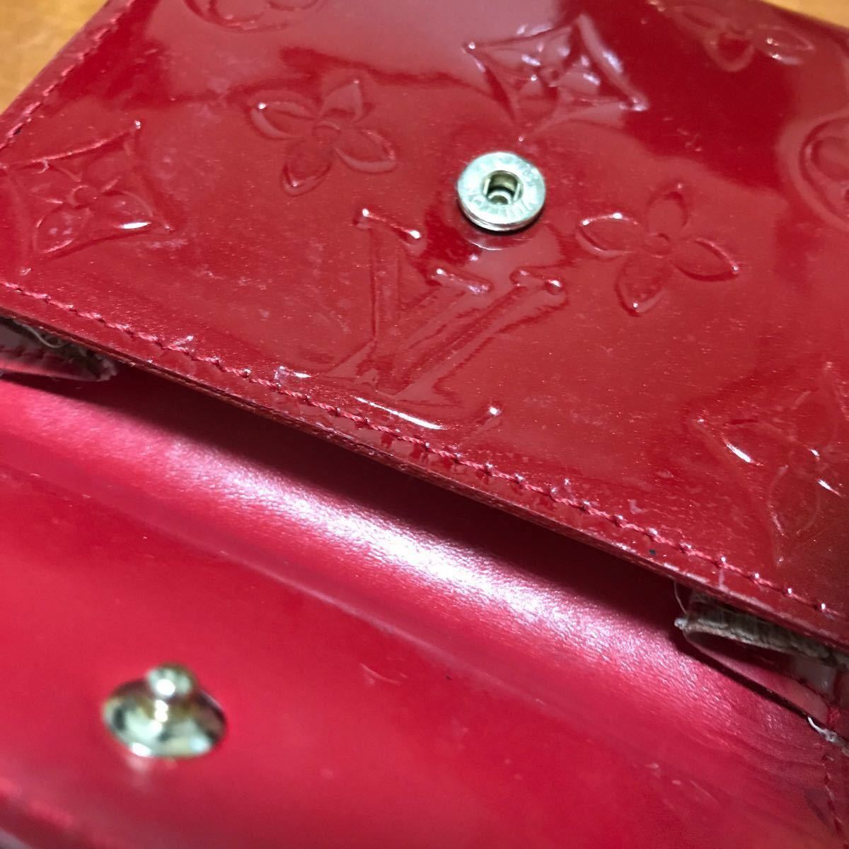 ルイヴィトンの財布ですカラーは綺麗なあかです値下げしました