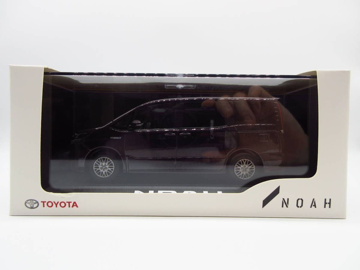1/30 トヨタ ノア ハイブリッド Si NOAH 80 後期 カラーサンプル
