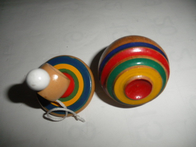 @@ 昭和レトロ　独楽　コマ　こま　3個　インテリア　雑貨　郷土玩具　おもちゃ　懐かしの当時もの　ディスプレィ　マニア　コレクション_画像5