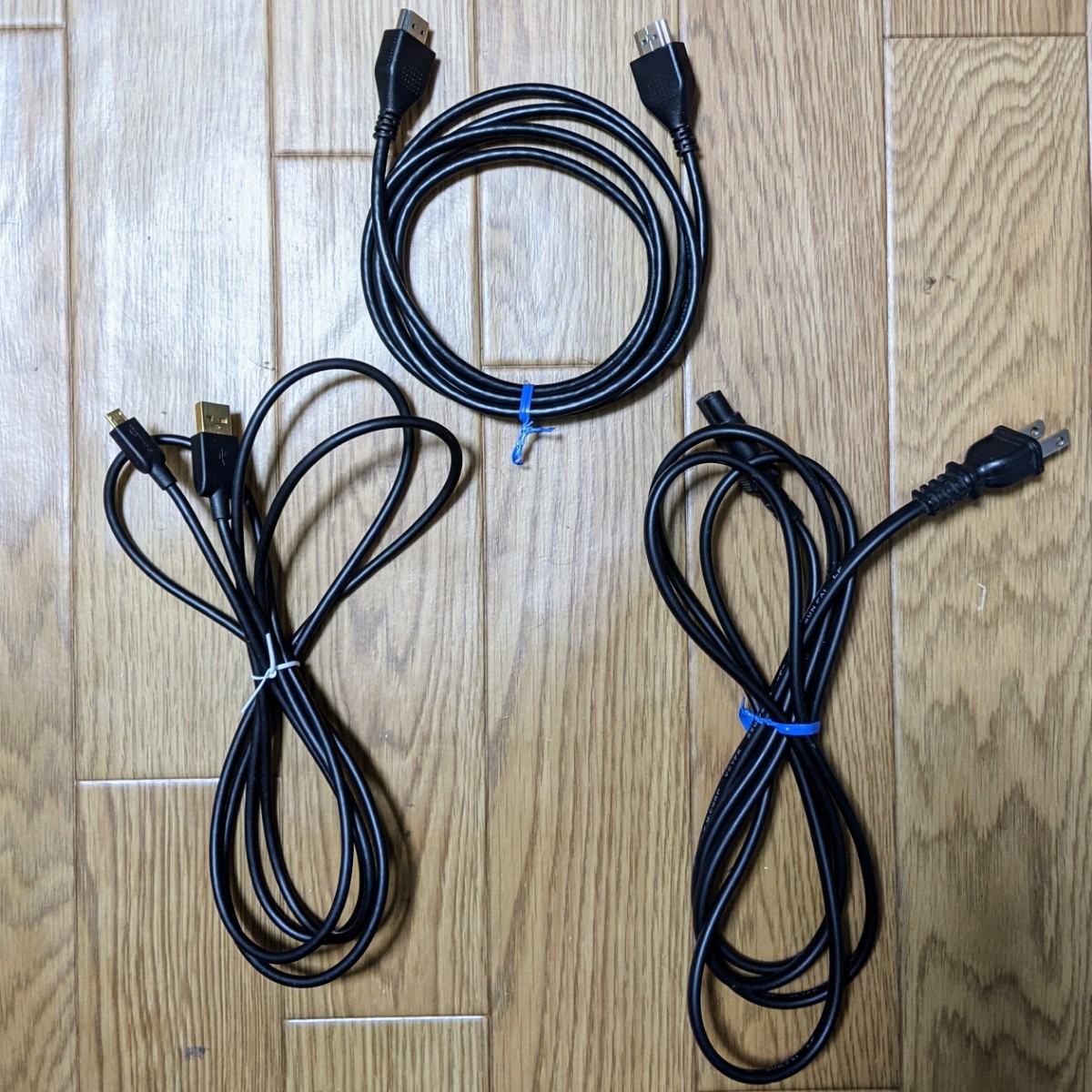 PS4本体 CHU-1000A（SSD180GB換装）、コントローラー、ケーブル（電源、microUSB、HDMI） ブラック