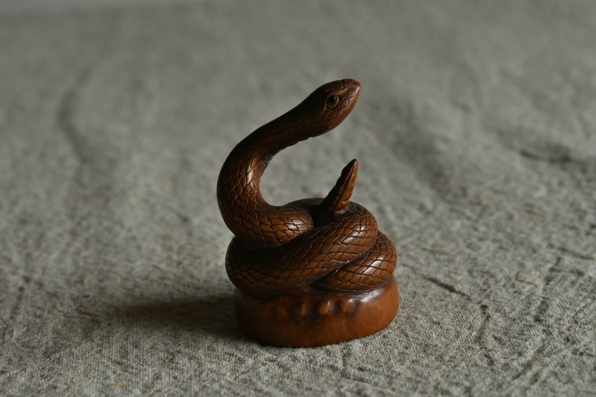 【古美術】へび とぐろ 根付 蛇 Netsuke 置物 在銘 宏中 木彫 精密 彫刻 超絶技巧 4