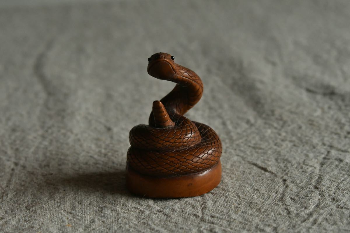 【古美術】へび とぐろ 根付 蛇 Netsuke 置物 在銘 宏中 木彫 精密 彫刻 超絶技巧 2
