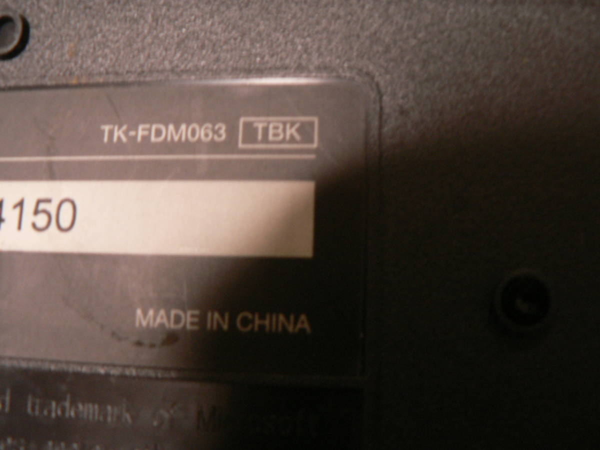 送料最安 740円～ KB08：ワイヤレス キーボード ジャンク品　ELECOM TK-FDM063　レシーバー無し、動作確認できず_画像4