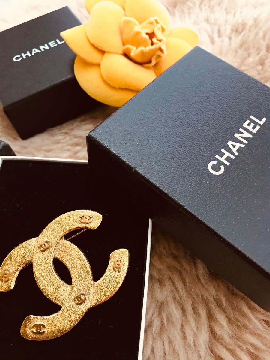 ★CHANEL★ヴィンテージ★貴重★シャネルロゴいっぱいのブローチ★