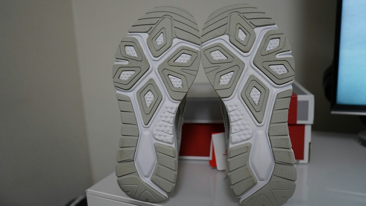 最終値下げ未使用 タグ付き 箱有 new balance スニーカー