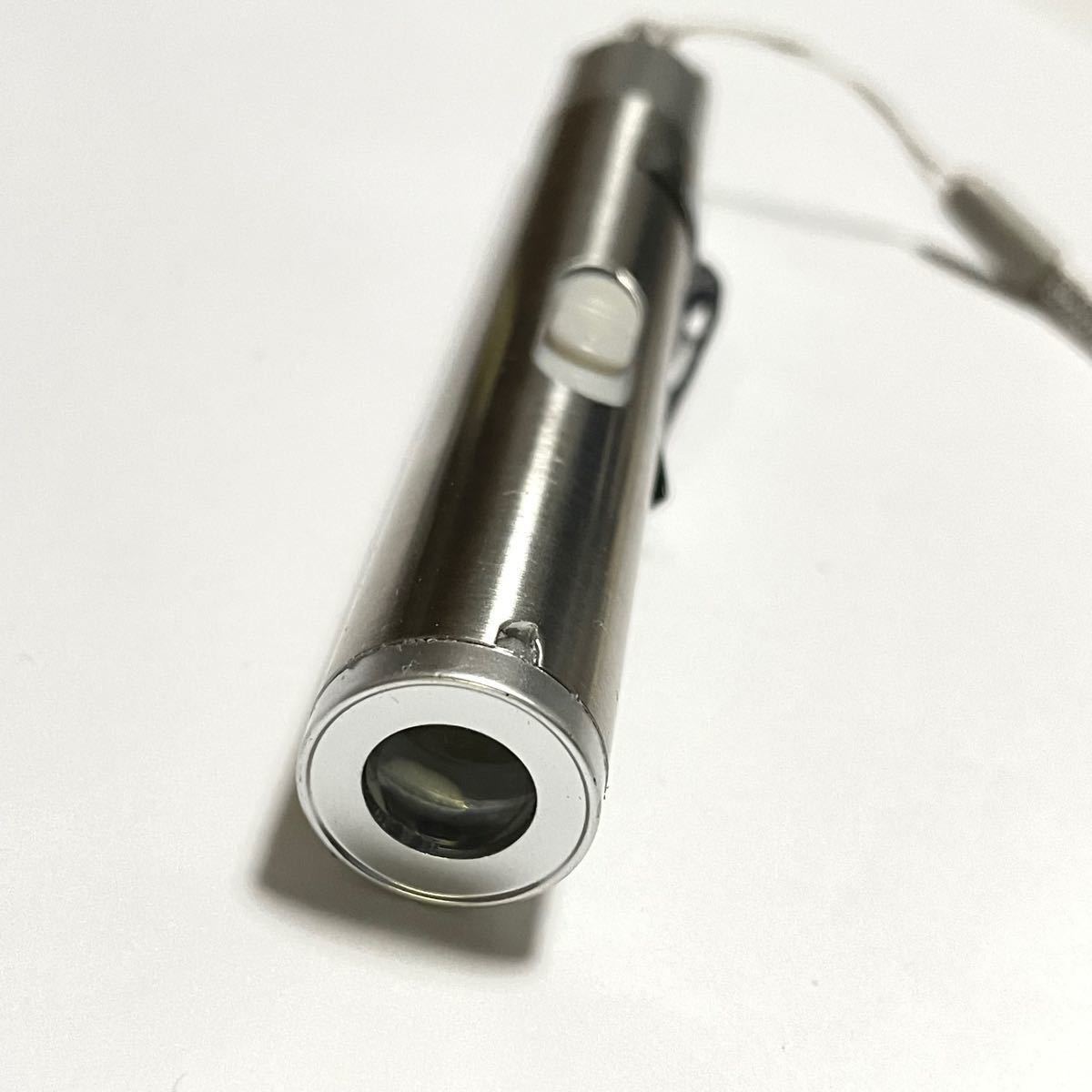 LEDミニライト 懐中電灯　USB充電　ポーダブル　コンパクト　散歩　防災　白色