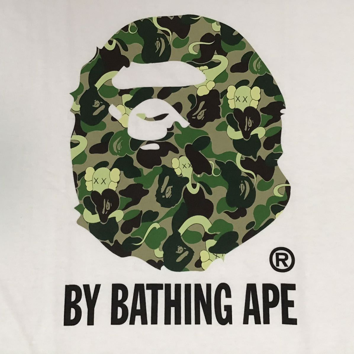★新品★ kaws × bape ape head Tシャツ Mサイズ カウズ a bathing ape ABC camo green エイプ ベイプ アベイシングエイプ bendy 95v3_画像2