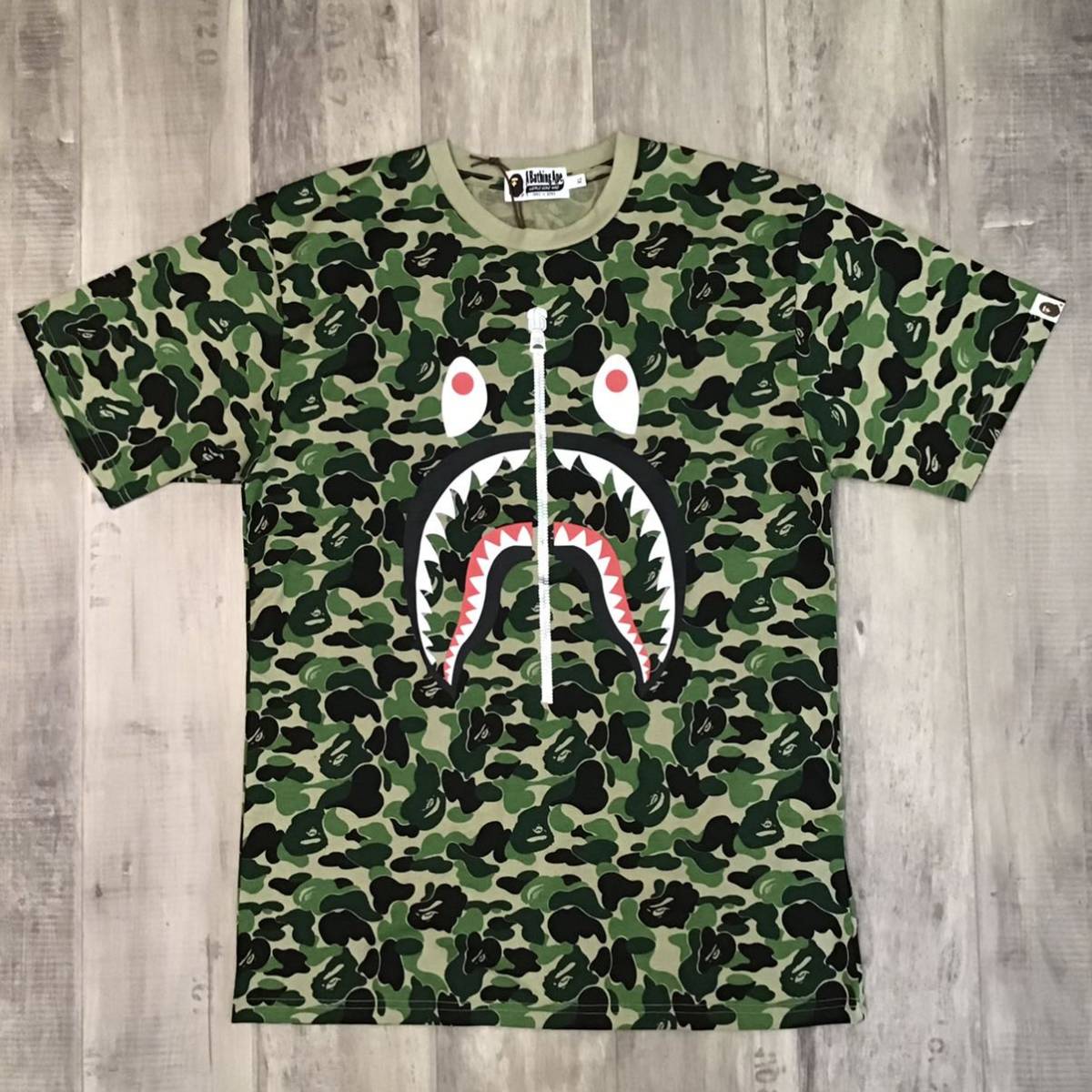 ★新品★ ABC camo green シャーク Tシャツ XLサイズ a bathing ape BAPE エイプ ベイプ アベイシングエイプ shark ABCカモ 迷彩 WGM d36j_画像1