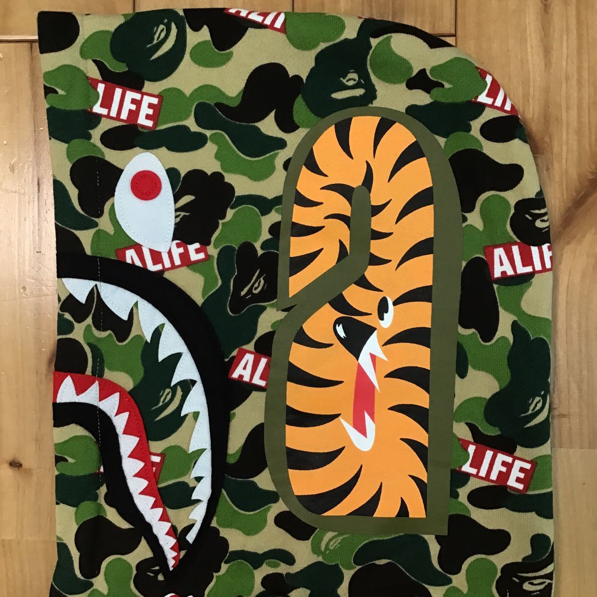 ★激レア★ ALIFE × BAPE ABC camo シャーク パーカー Mサイズ a bathing ape エイプ ベイプ アベイシングエイプ shark pullover hoodie_画像4