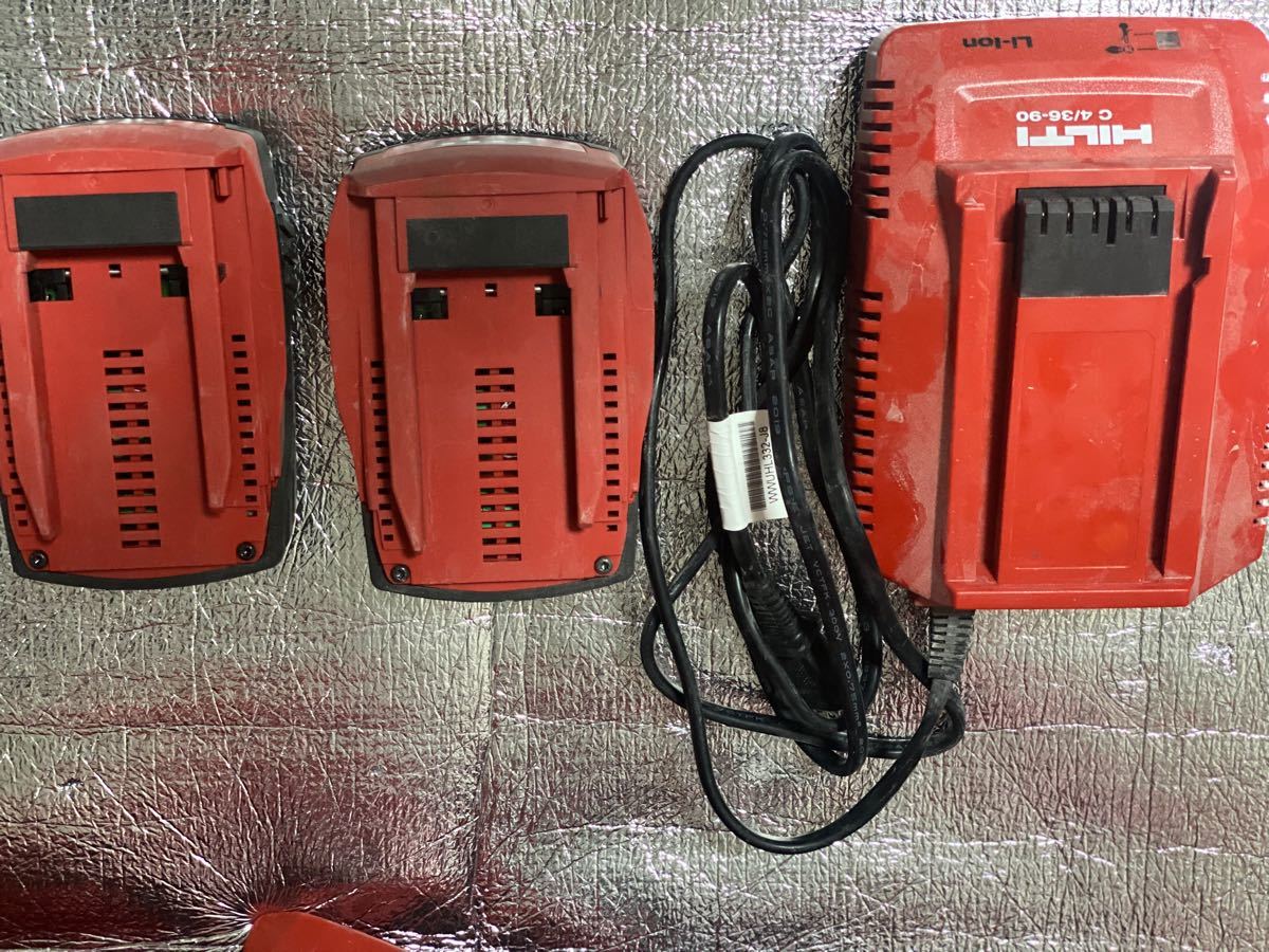 ヒルティ バッテリー2個 充電式鋲打ち機 BX3L02 充電器 美品 ヒルティ バッテリー2個 充電式鋲打ち機 BX3L02 充電器 美品