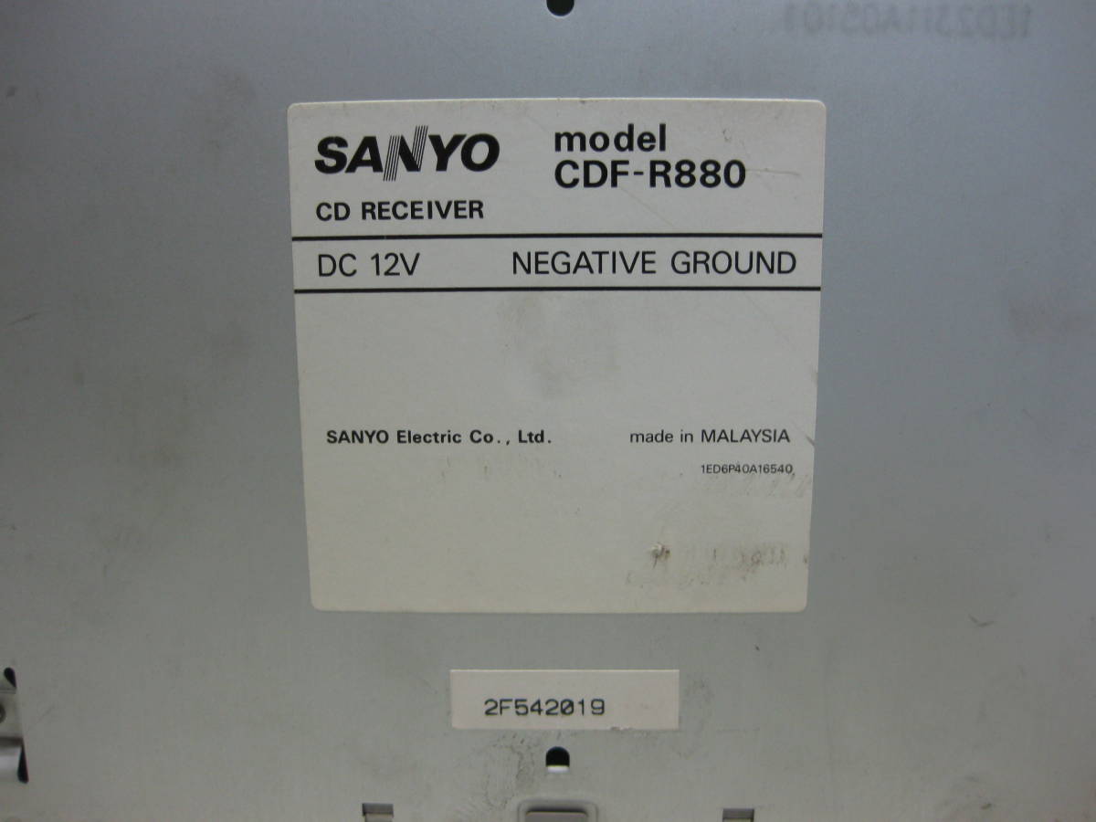 K-673　SANYO　サンヨー　CDF-R880　フロント AUX　1Dサイズ　CDデッキ　故障品_画像9
