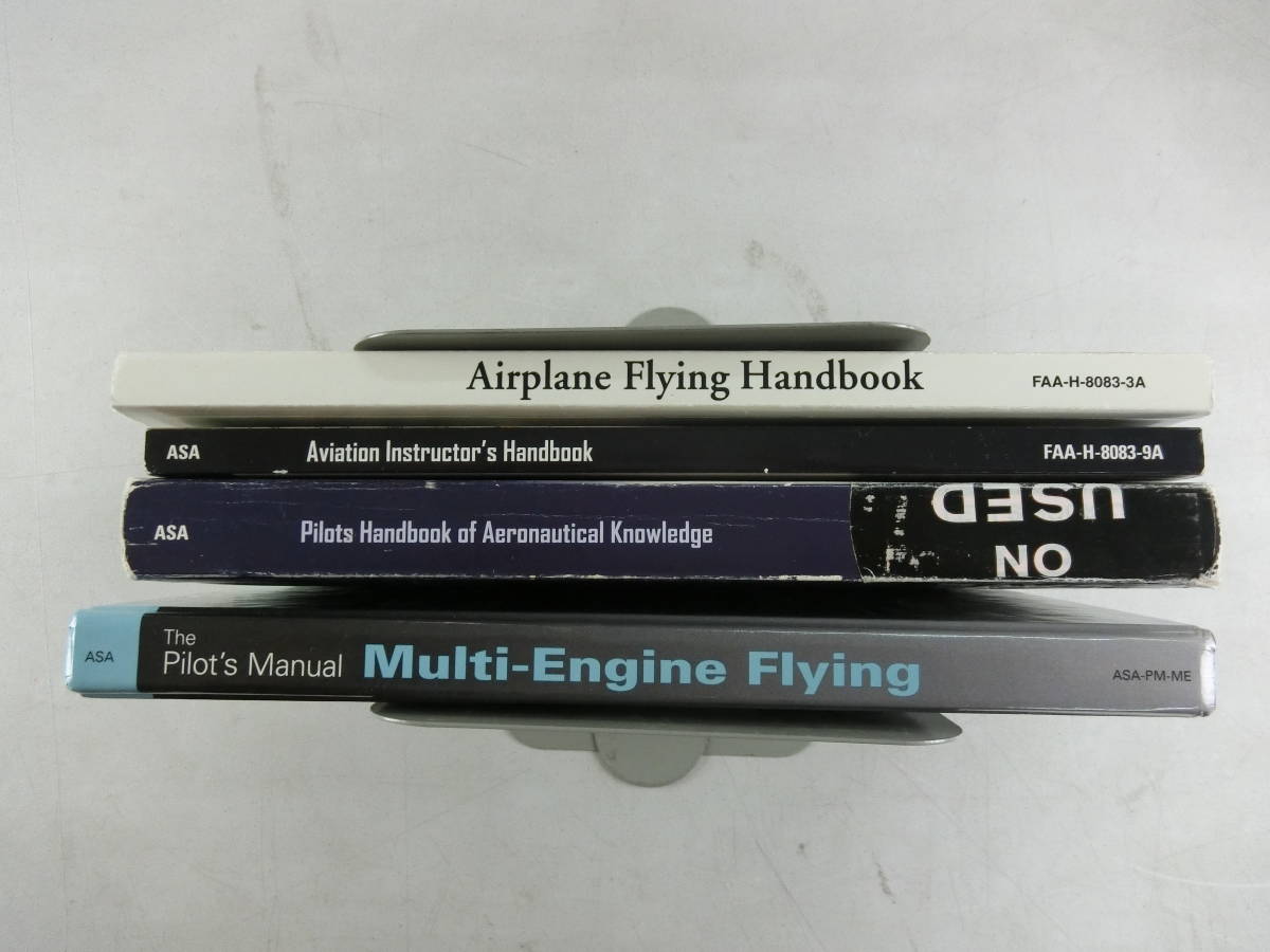 M125 ①Airplane Flying Handbook②Aviation lnstructor’s Handbook③Pilots Handbook of Aeronautical knowledge 他1冊の画像1