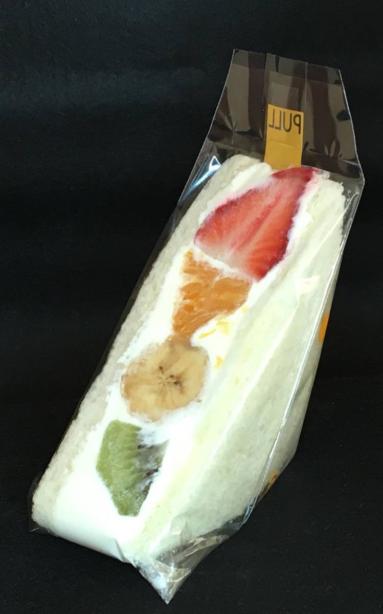 フルーツサンドに最適な三角サンド袋 幅６０㎜ ５円５０銭／枚