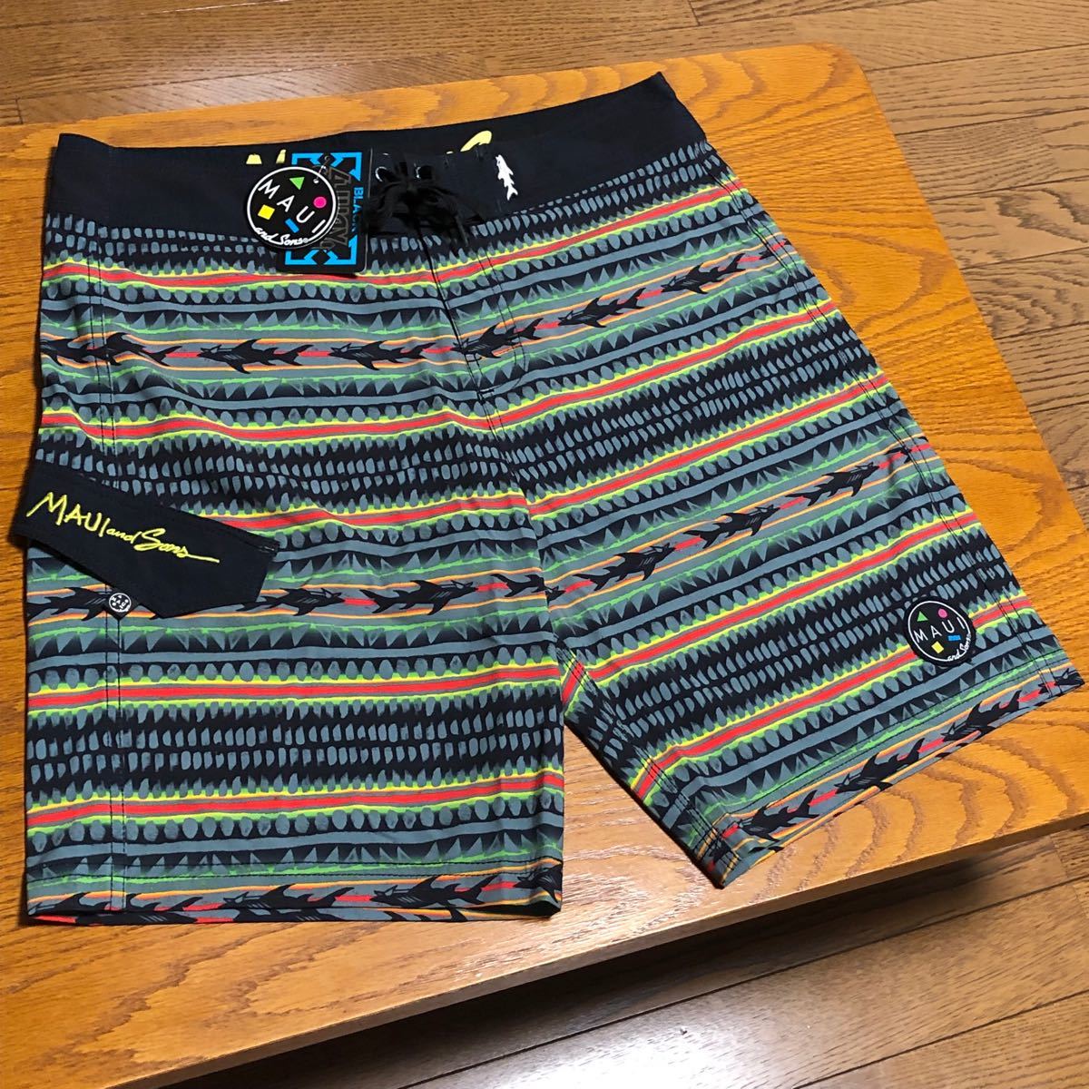 激安特価品 水着 サーフパンツ MAUI サメ シャーク 蛍光 海 プール KEFITEVD サーフパンツ インナー メンズ 水着 水陸両用 フィットネス ボードショーツ ジムウェア ポケット付き カジュアル ホワイ