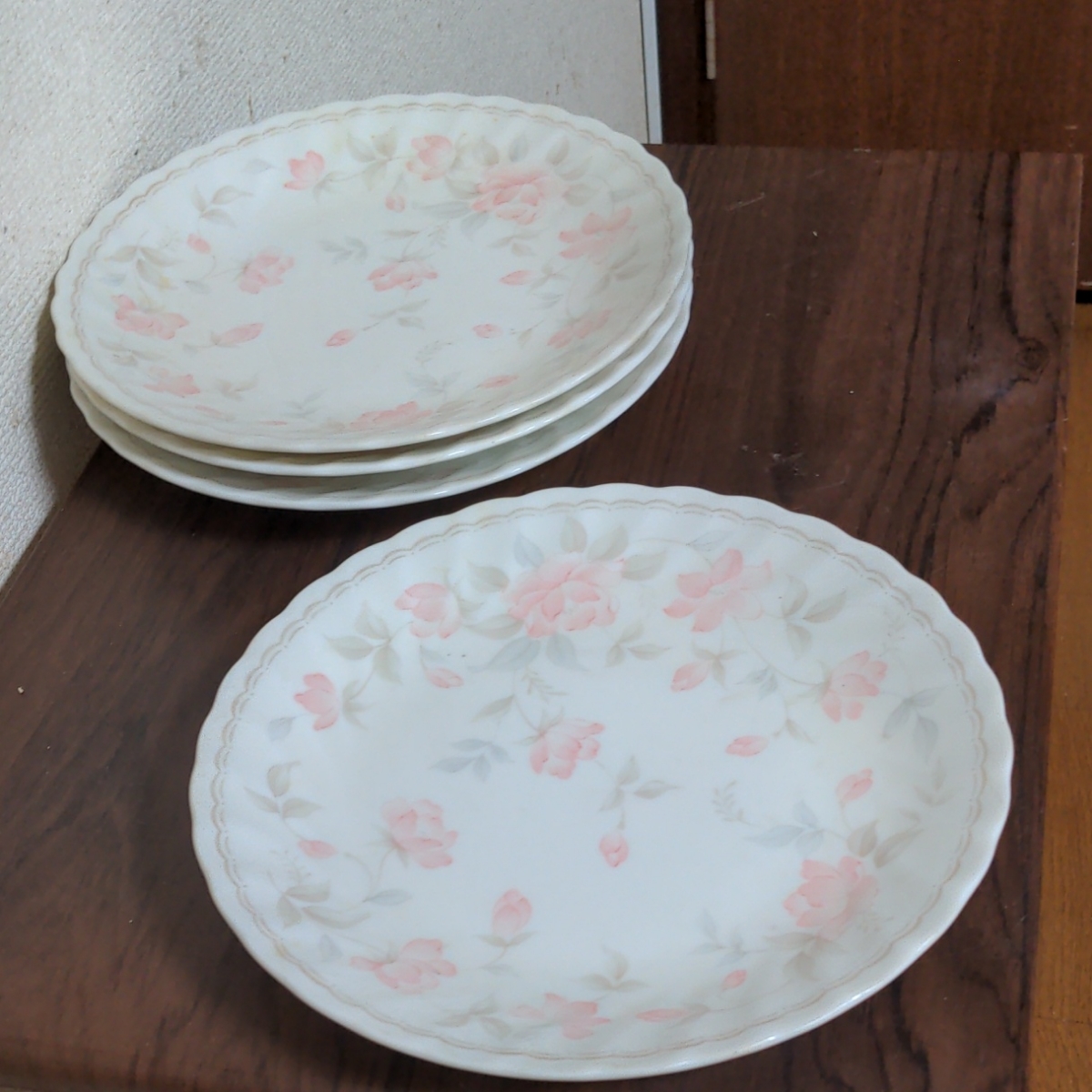お蔵出しの品 大皿 4枚セット Saint China 製 お蔵出しの品 大皿 4枚セット Saint China 製