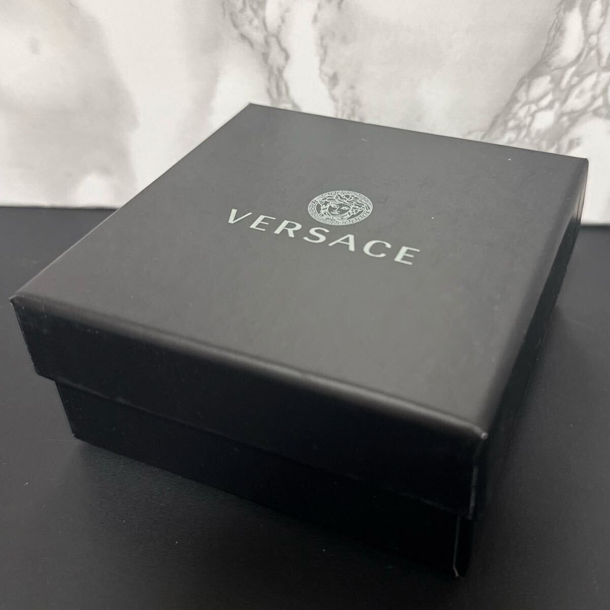 ヴェルサーチ versace 未使用 セーフティピンブローチ 安全ピン アクセサリー ゴールド 金色 真鍮 メデューサ _画像8