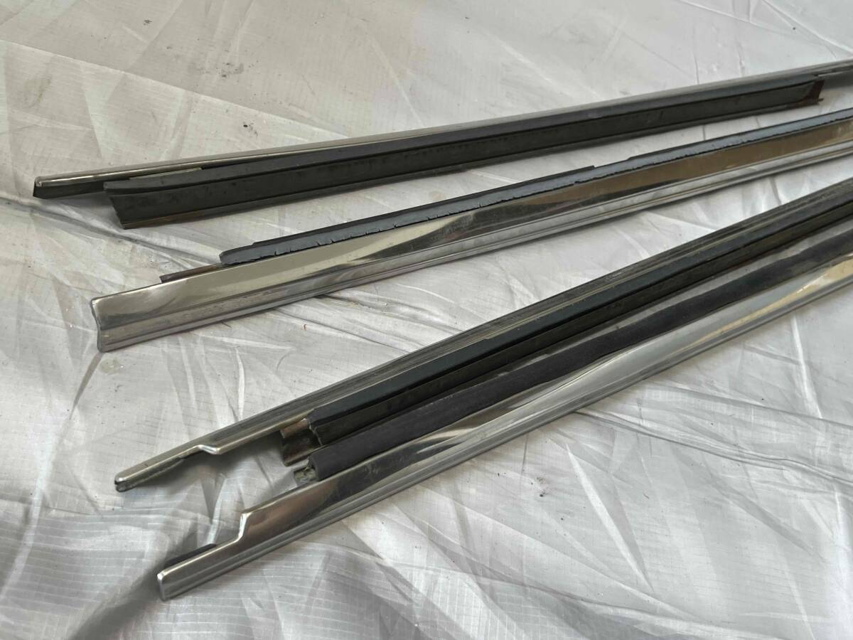 純正 ハコスカ 4ドア 水切りモール 1台分 GC10 PGC10 セダン 4D スカイライン 日産 ニッサン L型 GT-R S20 L6 ガラス ベルトモール 外装 _画像4