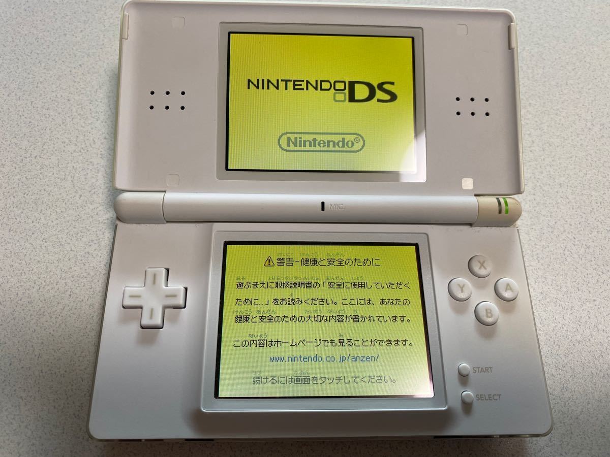 NINTENDO DS LITE ゲームボーイアドバンスもできます