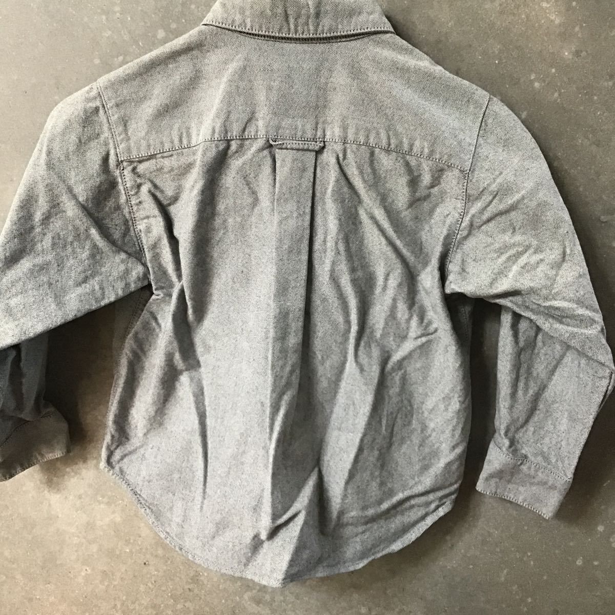 used 「 コムサイズム COMME CA ISM 90cm 」長袖 グレー色 シャツ 綿100% / used 子供服 / 替えボタンあり_画像4