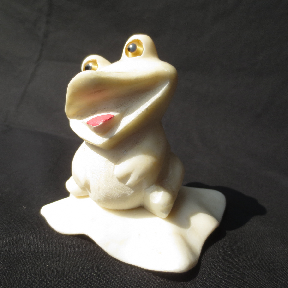 .... frog .. float . lovely Frog ornament ornament miscellaneous goods .. stone. objet d'art stone. frog free shipping KA07