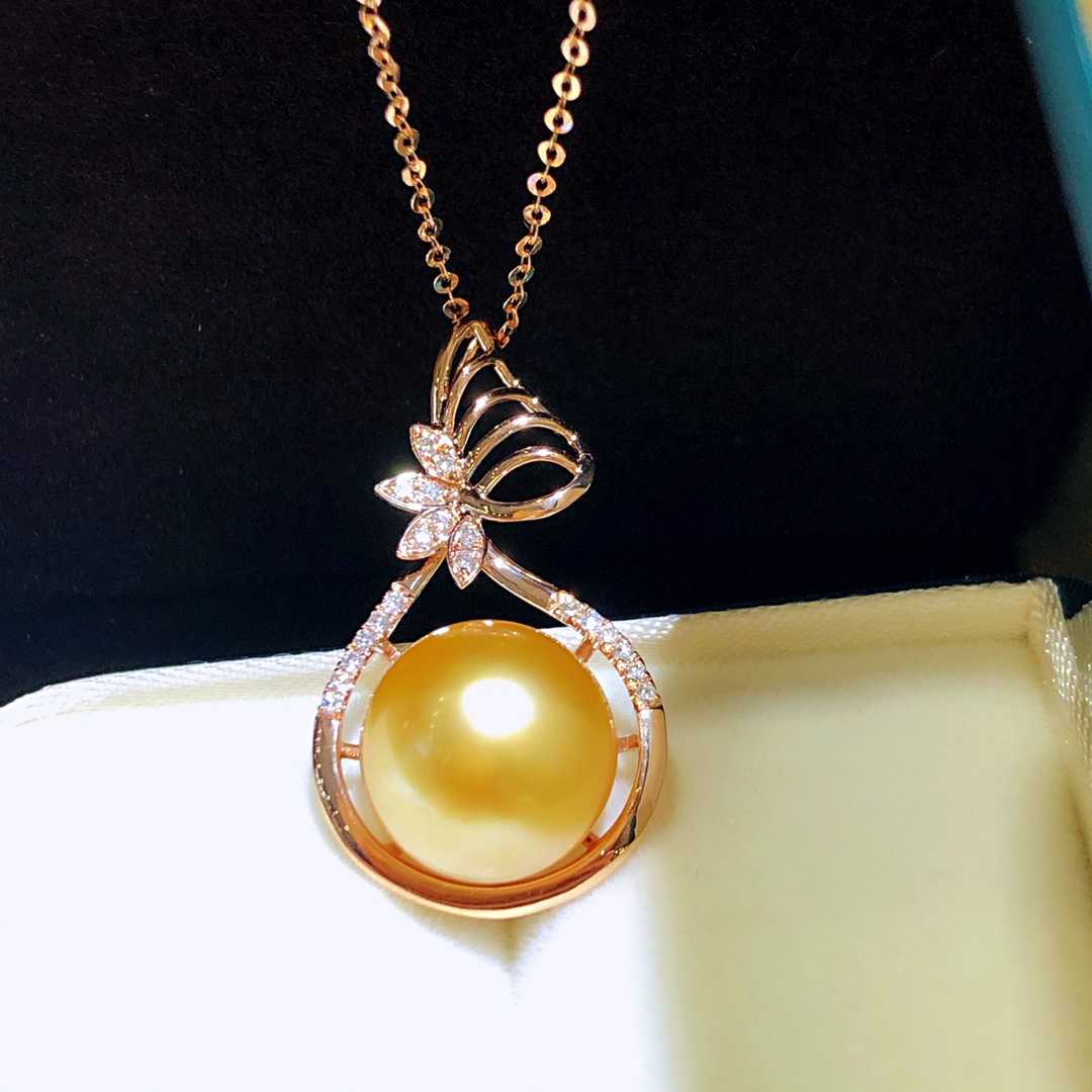 高級 天然南洋真珠 ダイヤモンド付きペンダントトップk18(白蝶（しろちょう）真珠)｜売買されたオークション情報、yahooの商品情報を