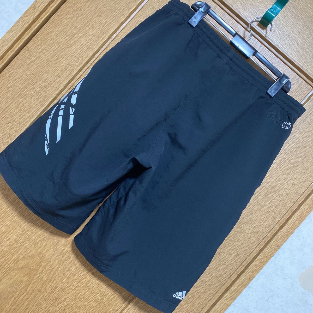 adidas メンズ パンツ ハーフパンツ ハーパン 今季 BBQ プール 海 キャンプ スポーツ サッカー 美品 黒 ブラック