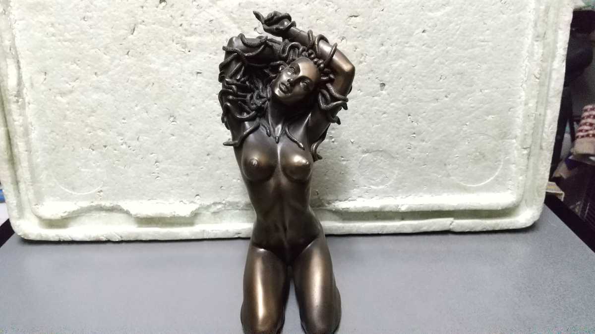メジューサ 置物 女神 蛇の女神 美女 裸 置物 高さ20cm 直しあり