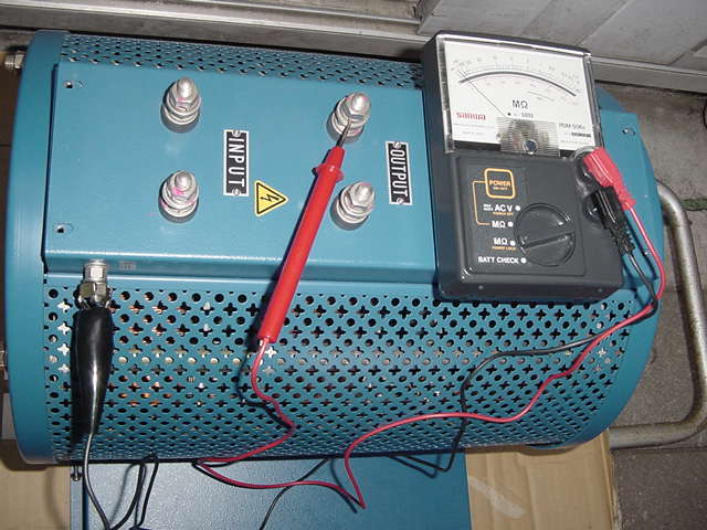 ★松永製造(株)日本製 スライドレギュレーター(可変電圧変圧器)、単相、入力AC 200V、出力AC 0~260V、37.5A、7.5kVA、50/60Hz(中古・美品)_出力とアースに対する絶縁抵抗