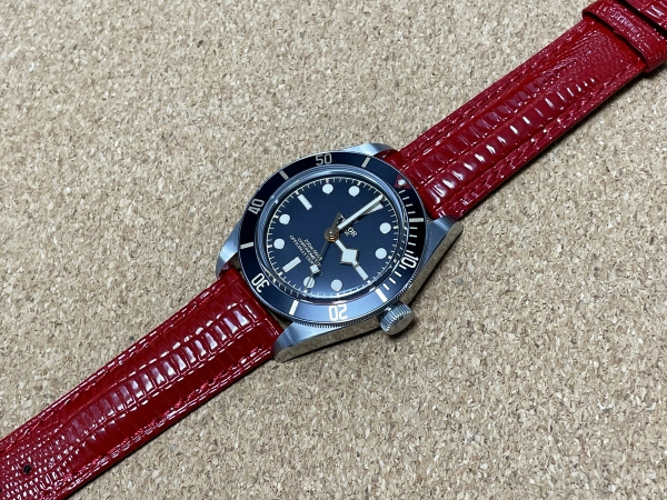 ラグ幅：20mm レザーベルト レッド【シルバー バックル付属】【レザーバンド 腕時計ベルト】【ROLEX ロレックス TUDOR チューダー対応】_画像4