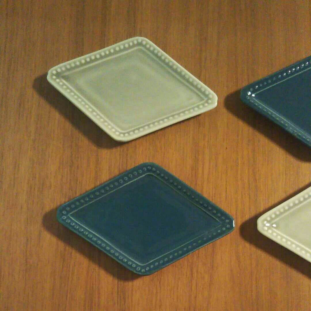 新品　２色　菱形豆小皿　ミニプレート　フレームドット４枚セットです。
