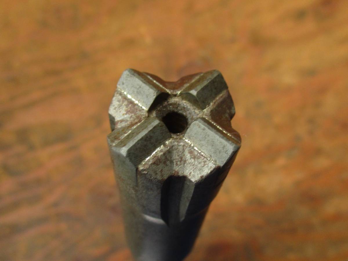 . rock machine for bit taper rod approximately 27mm. rock machine parts #6