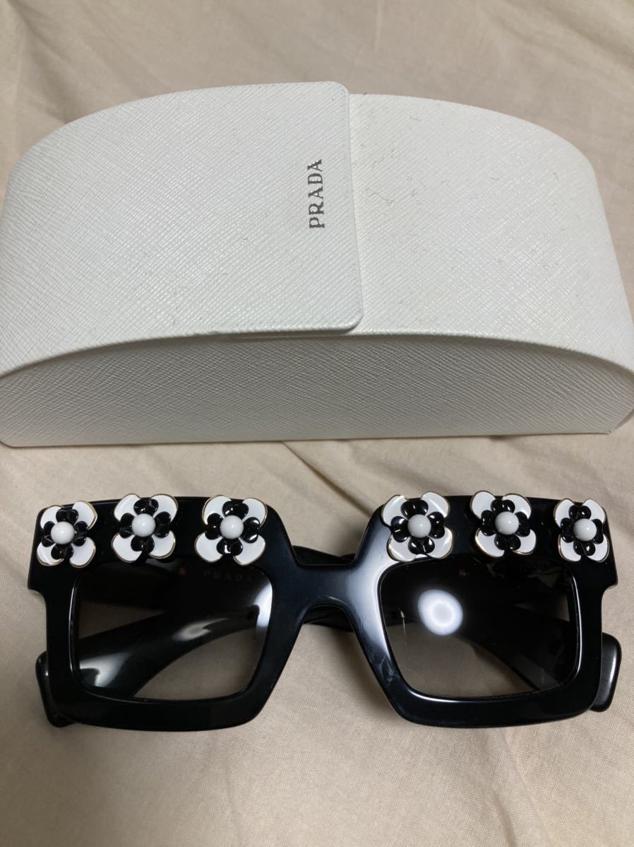 お気に入りの 名品 名作 プラダ フラワー モチーフ サングラス 黒 眼鏡