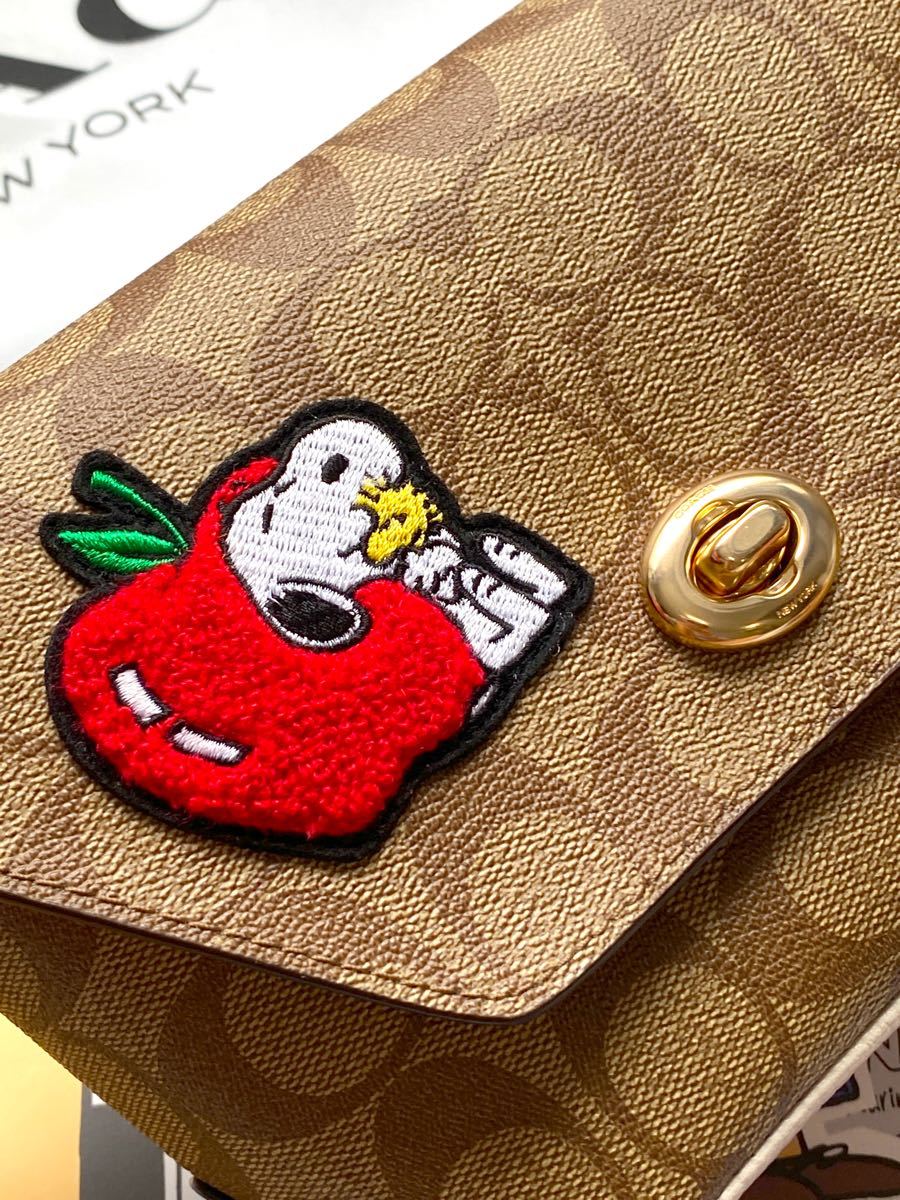 COACHコーチ X スヌーピーコラボ ワッペンショルダーミニバック COACHコーチ X スヌーピーコラボ ワッペンショルダーミニバック