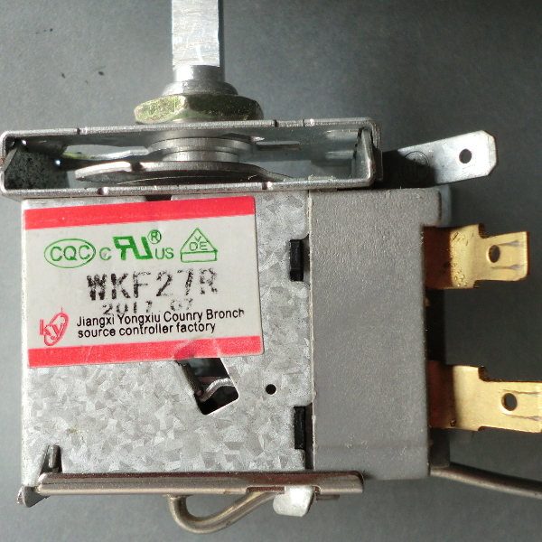 WKF27R 冷凍庫 冷蔵庫 サーモスタット AC 250V 6A 2ピン 端子 中古品 パーツ　動作未確認です。_画像3