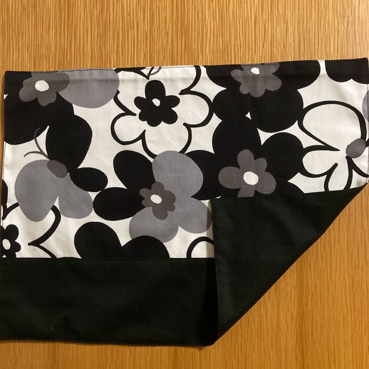 花柄×ブラック　 ランチョンマット コップ袋 ハンドメイド 巾着袋 給食袋  巾着 入学準備