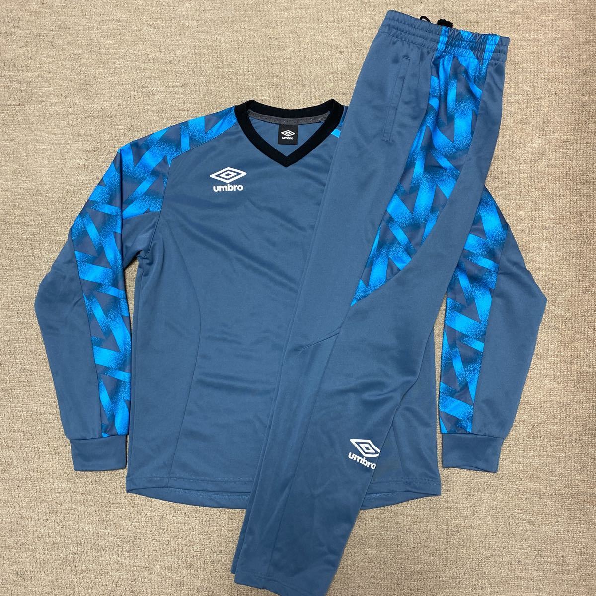 定期入れの ☆美品1度使用のみ☆UMBRO アンブロ☆PRO-TR/テクニカルニットトップ&パンツ上下セット☆メンズOサイズ アンブロ 定期入れの ☆美品1度使用のみ☆UMBRO アンブロ☆PRO-TR/テクニカルニットトップ&パンツ上下セット☆メンズOサイズ アンブロ