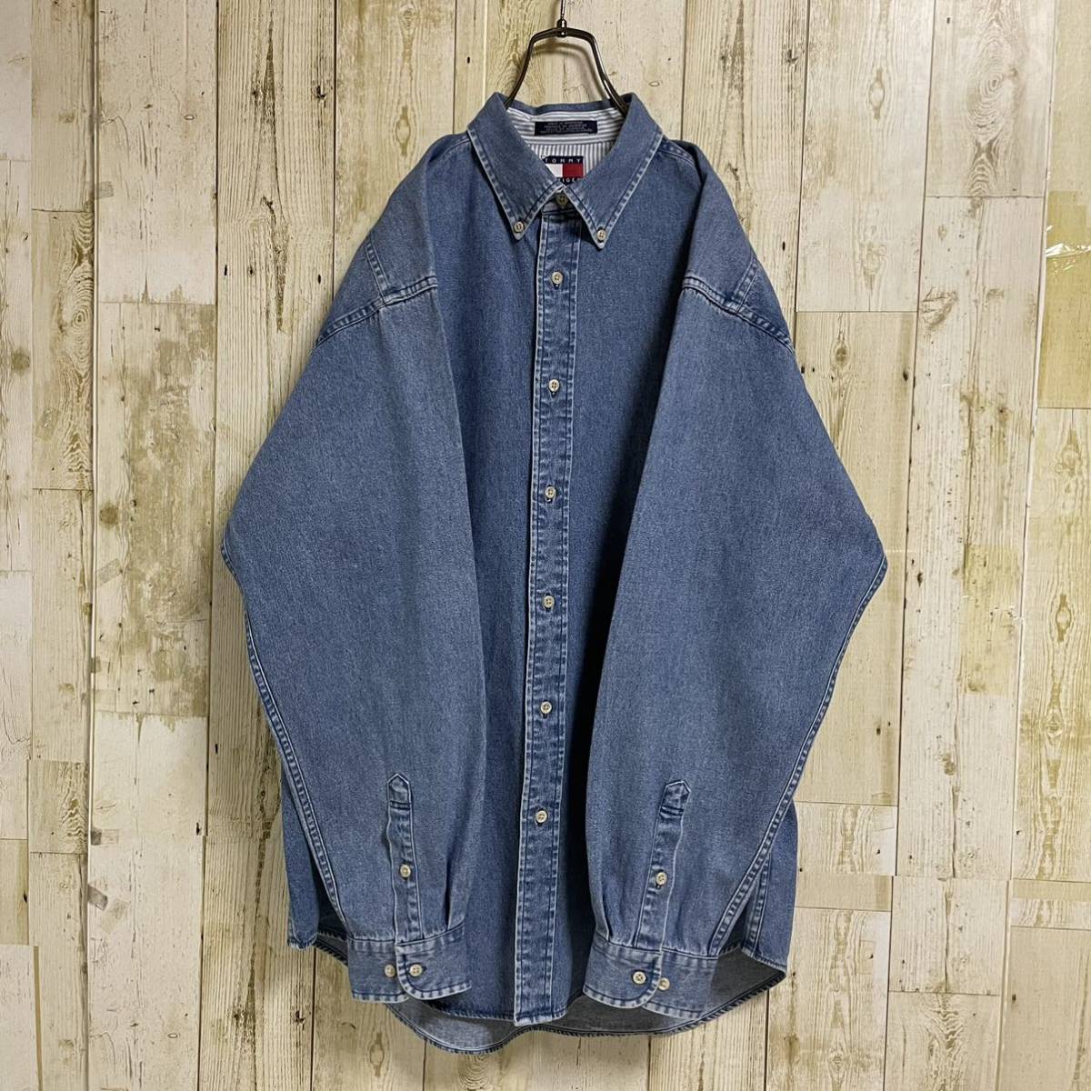 90s トミーヒルフィガー 刺繍ロゴ オールドエンブレム ビッグ 90s トミーヒルフィガー 刺繍ロゴ オールドエンブレム ビッグ