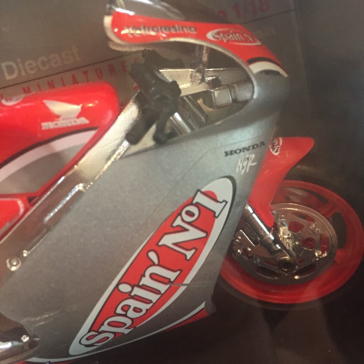 1/18スケールHONDA RC211V 加藤大治郎ホンダ本田 GUILOYギロイ 1/18スケールHONDA RC211V 加藤大治郎ホンダ本田 GUILOYギロイ