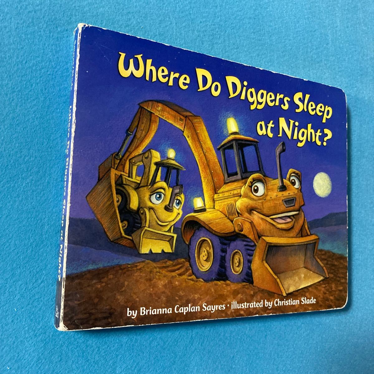 英語絵本 Where Do Diggers Sleep at Night? ボードブック