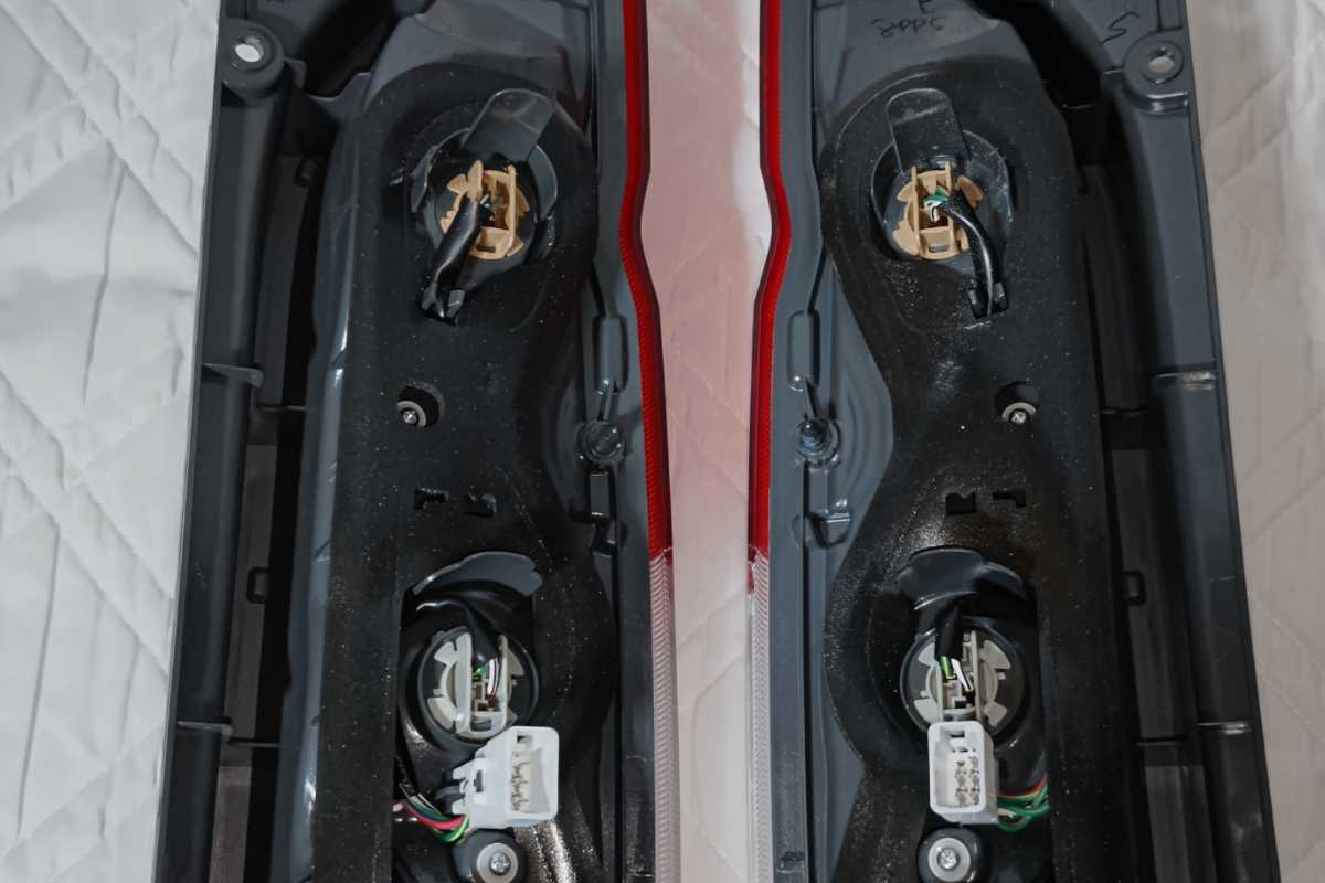 アウトレット割引 ② TOYOTA HIACE ハイエース 5-6型 純正 テールランプ左右 ハーネス付 納車外し極上品 アウトレット割引 ② TOYOTA HIACE ハイエース 5-6型 純正 テールランプ左右 ハーネス付 納車外し極上品