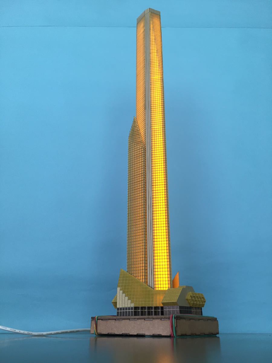 グラス・タワーのペーパーモデル(1/1000 金 半透明窓(黄) LED グラス・タワーのペーパーモデル(1/1000 金 半透明窓(黄) LED