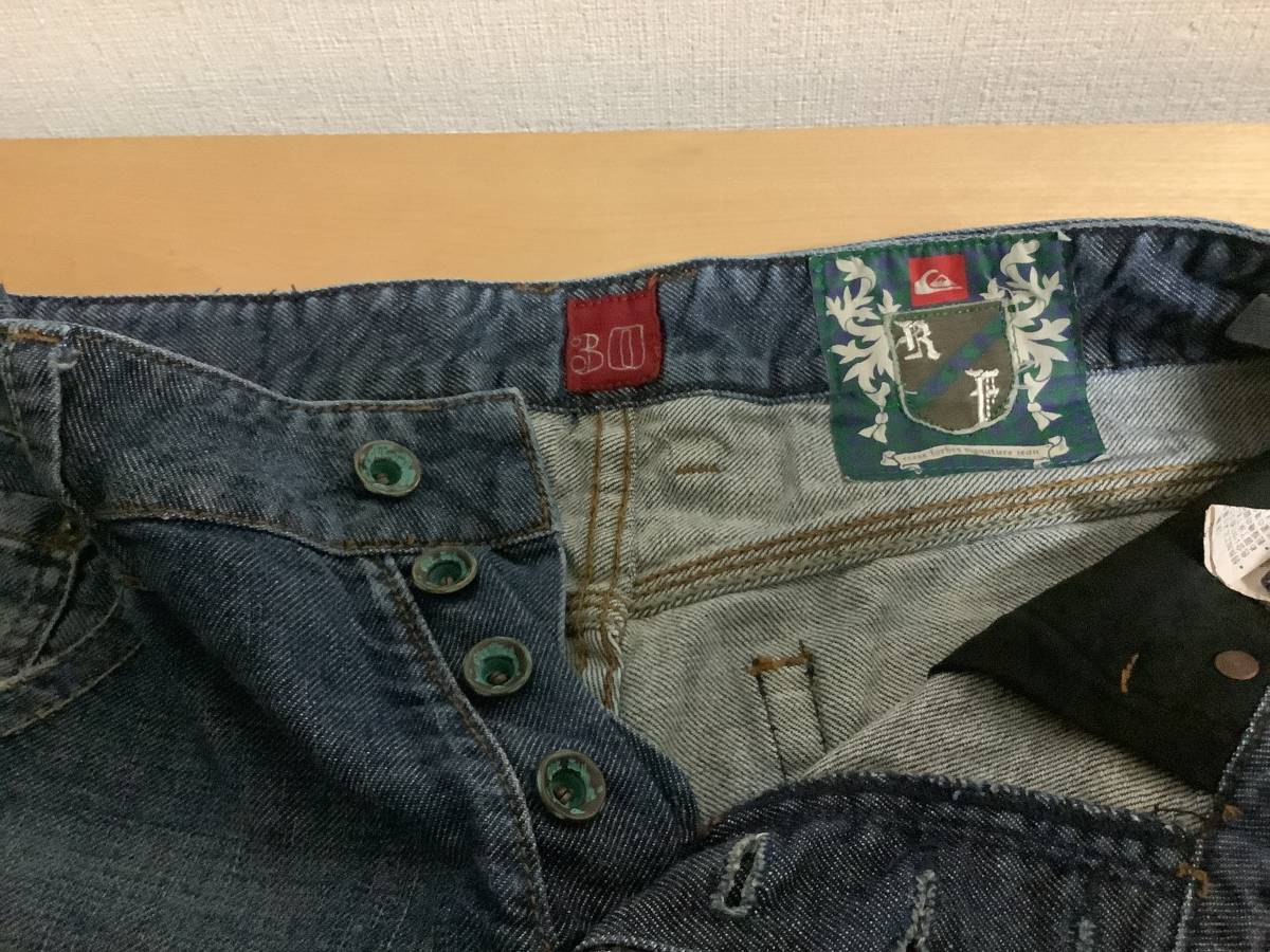 美品　QUICK SILVER クイックシルバー　デニムパンツ　３０　regular FIT ダメージ加工　R/F ジーンズ　送料無料_画像7