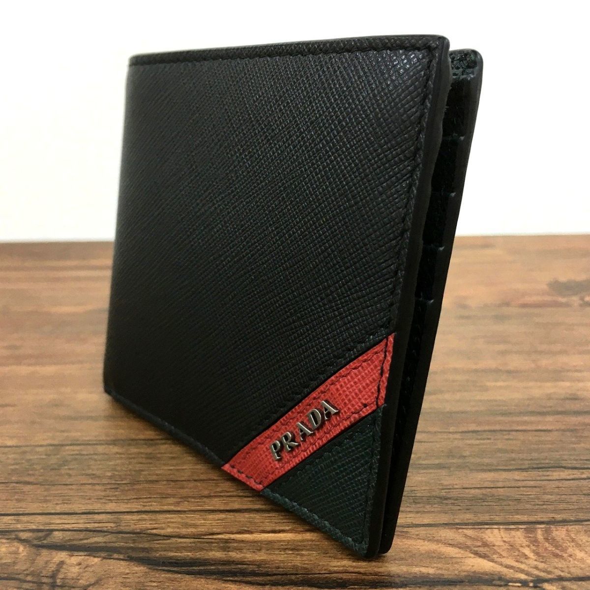 ☆送料無料☆ 未使用品 PRADA 二つ折り札入れ 2MO513 NERO FUOCO S