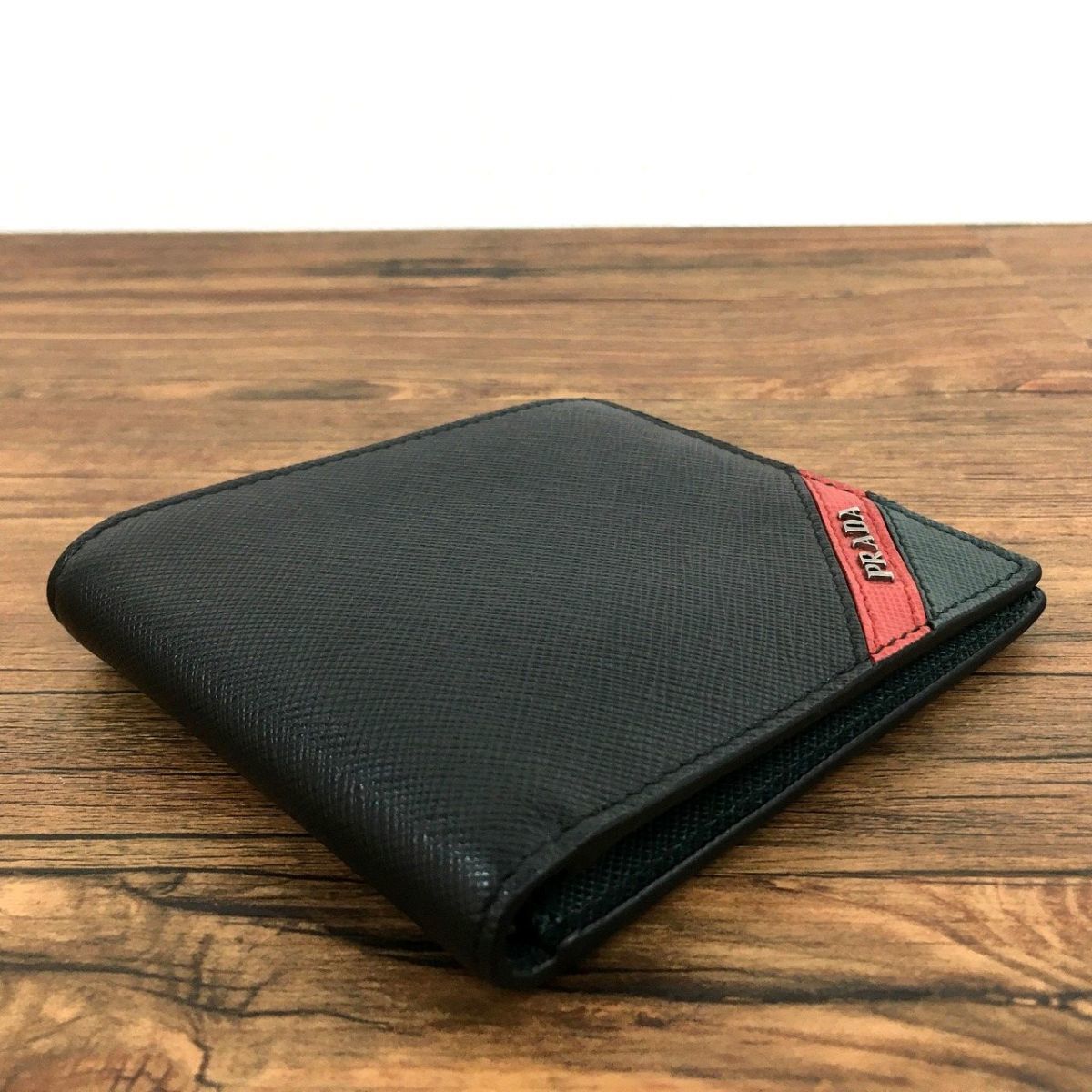 ☆送料無料☆ 未使用品 PRADA 二つ折り札入れ 2MO513 NERO FUOCO S