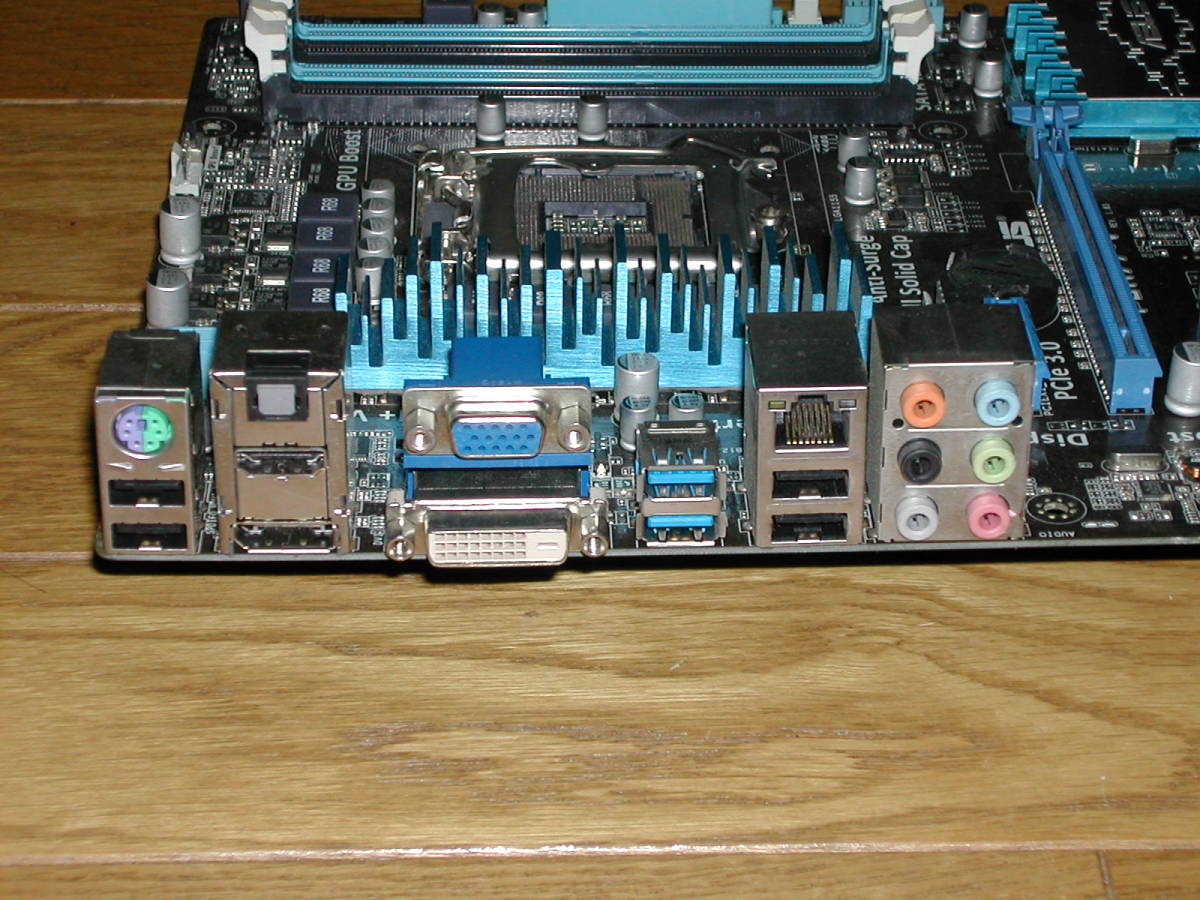  Junk ma The boASUS P8H77-V LGA1155