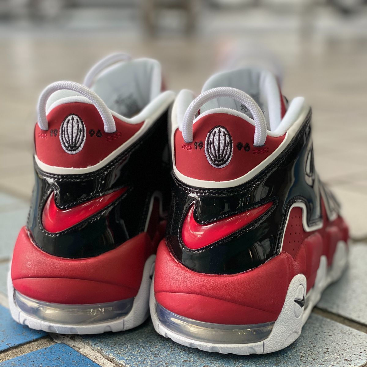 正規品 【us8.5】 NIKE ナイキ NBA シカゴ ブルズカラー Bulls モアテン AIR MORE UPTEMPO スコッティピッペン 黒 バーシティレッド 26.5㎝_画像4