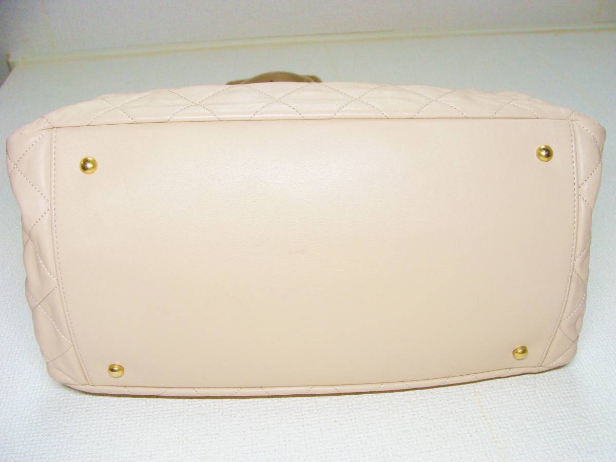 CHANEL シャネル 31 RUE CAMBON レザー 革 マトラッセ デカ CC CHANEL シャネル 31 RUE CAMBON レザー 革 マトラッセ デカ CC