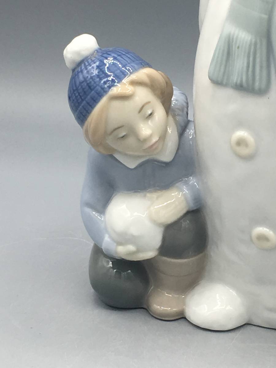 希少 リヤドロ LLADRO スノーマン 雪だるま ウィンターゲーム 少年 犬 雪合戦 置物 フィギュリン 陶器 1438 レア 陶器人形_画像3