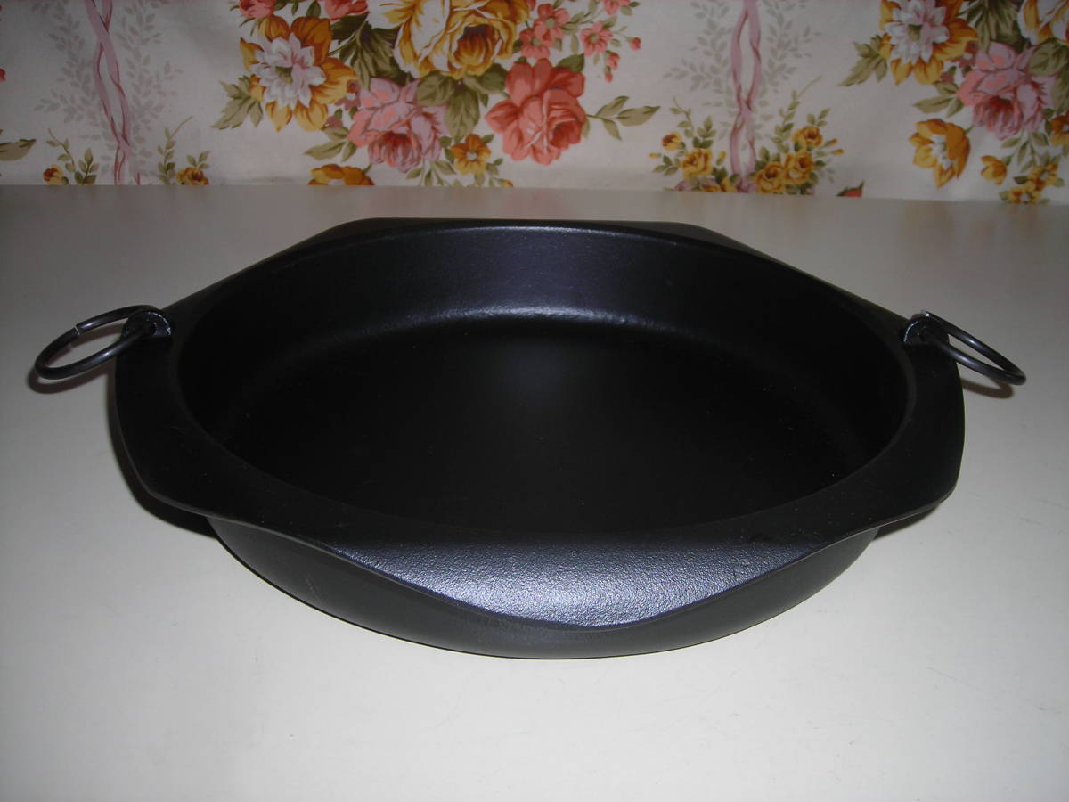 R3 08* south part iron vessel rock . saucepan for sukiyaki inside diameter : approximately 24cm height : approximately 5.0cm